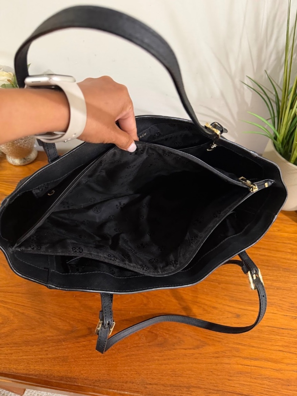 Tory Burch Black Saffiano Leather Large Tote Laptop Shoulder Bag - Picture 5 of 10